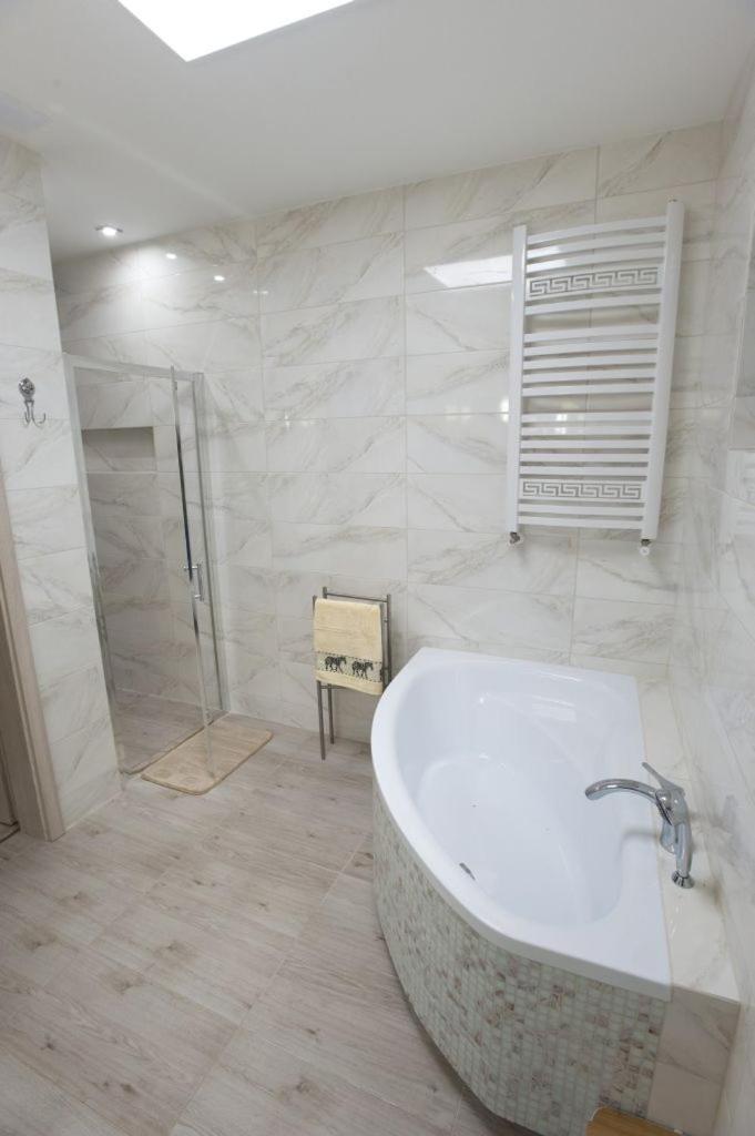 Apartamenty Pod Fortami プシェムィシル エクステリア 写真